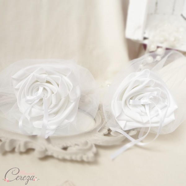nouveautés mariage romantique jolis accessoires porte alliances fleur blanc perle personnalisable mademoiselle cereza 2