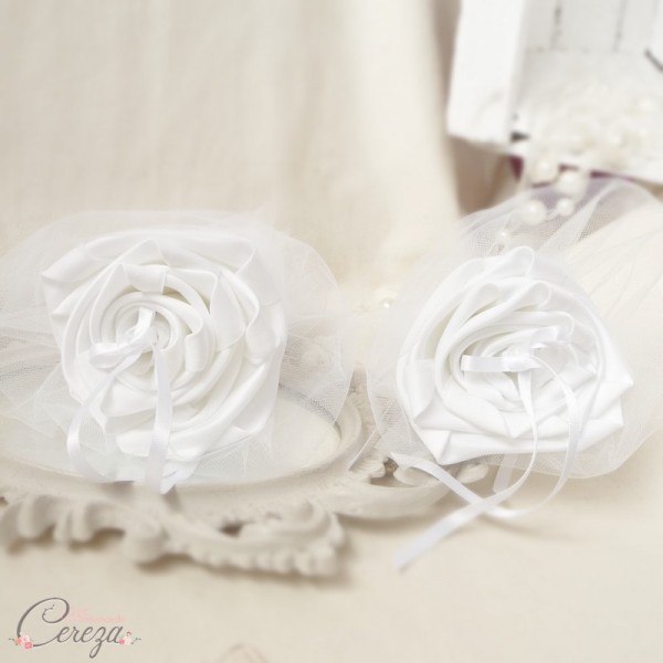 nouveautés mariage romantique jolis accessoires porte alliances fleur blanc perle personnalisable mademoiselle cereza 2