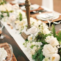 idées mariage ivoire chocolat déco salle chapiteau or vert élégant chandelier table bois brut 2