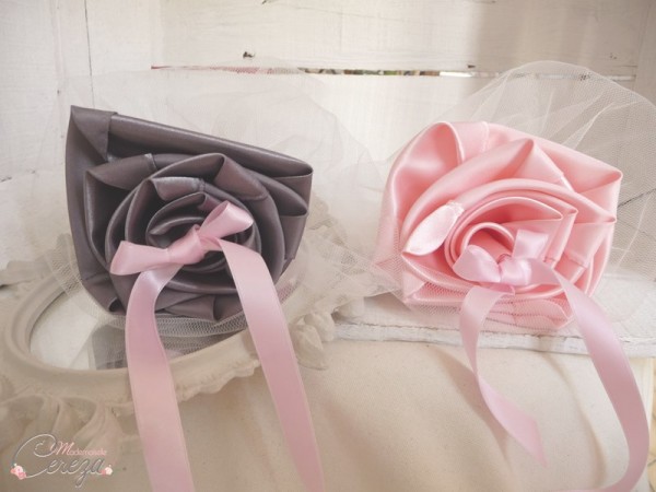 accessoires personnalisés mariage rose gris porte alliance duo fleur anthracite cereza mademoiselle