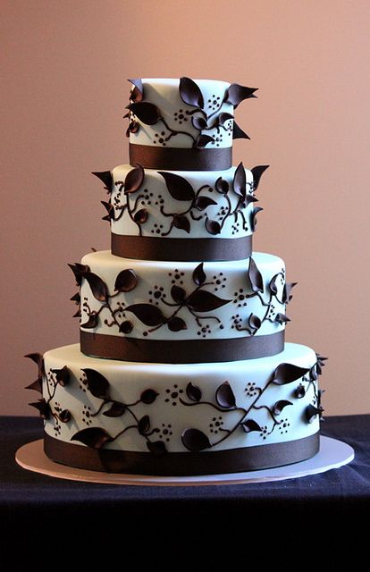 wedding cake mariage ivoire chocolat noir blanc feuillage nature