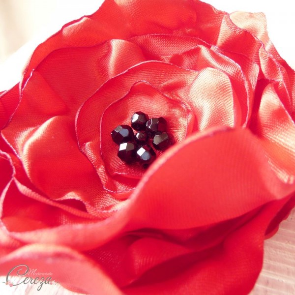 mariage coquelicot broche fleur brodee perles rouge noir
