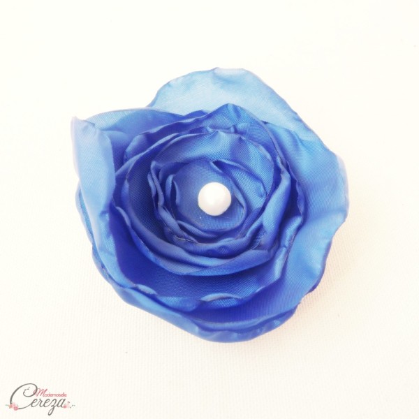 broche fleur bleu roi mariage cérémonie Mademoiselle Cereza