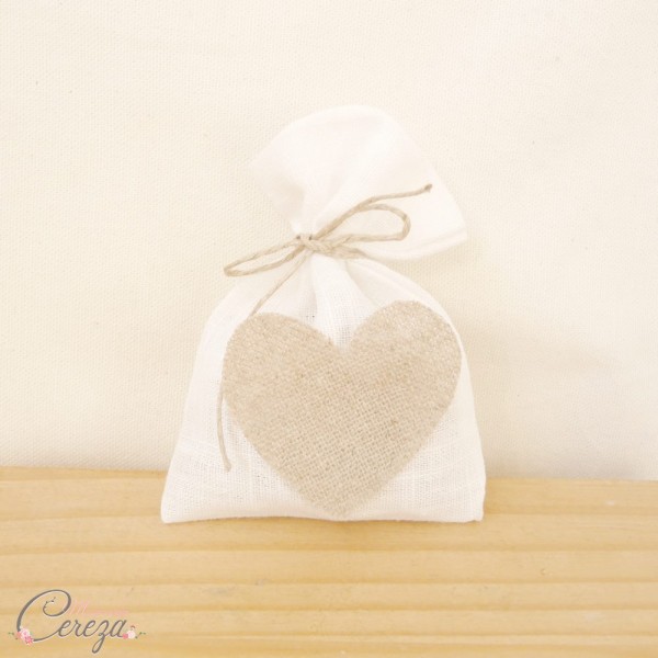 mariage champetre campagne chic pochon dragees lin coeur beige blanc cereza mademoiselle 2