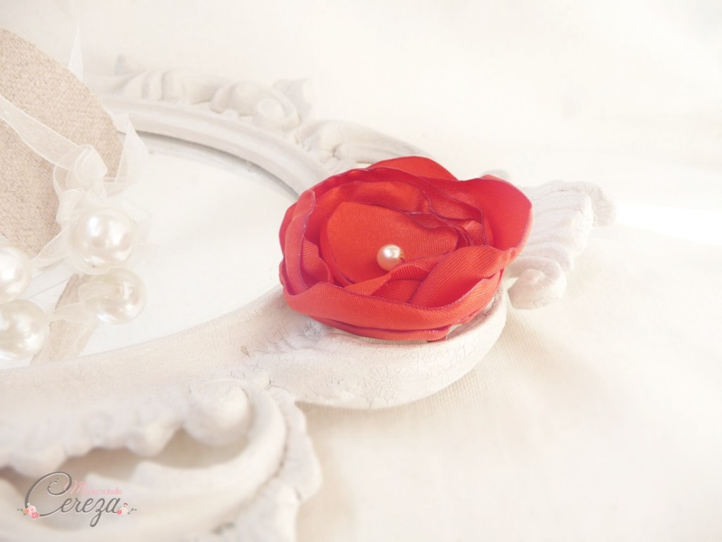 mariage rouge blanc fleur coiffure enfant honneur personnalisable cereza mademoiselle