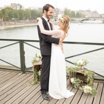 mariage bohème chic à Paris robe de mariée dos nu boheme dentelle bijoux accessoires Mademoiselle Cereza