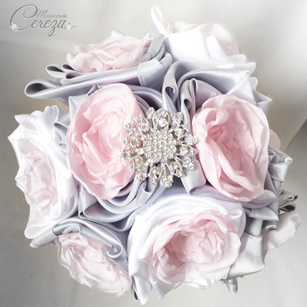 mariage d'hiver romantique féérique Bouquet de mariée bijou rose poudré gris blanc Mademoiselle Cereza