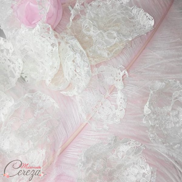 mariage hiver pastel petales dentelle bouquet mariee bijou original Mademoiselle Cereza