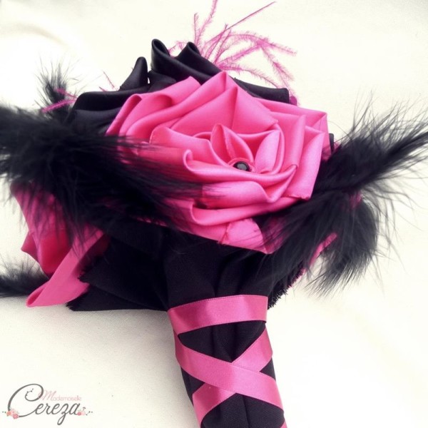 bouquet mariage rose fuchsia noir plumes cereza deco