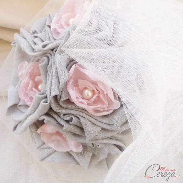 bouquet-mariage-original-tissu-lin-gris-rose-poudre-champetre-romantique-margaux-melle-cereza-deco