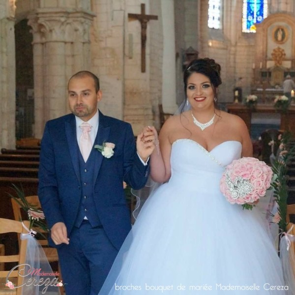 des broches pour un bouquet de mariée princesse Melle Cereza